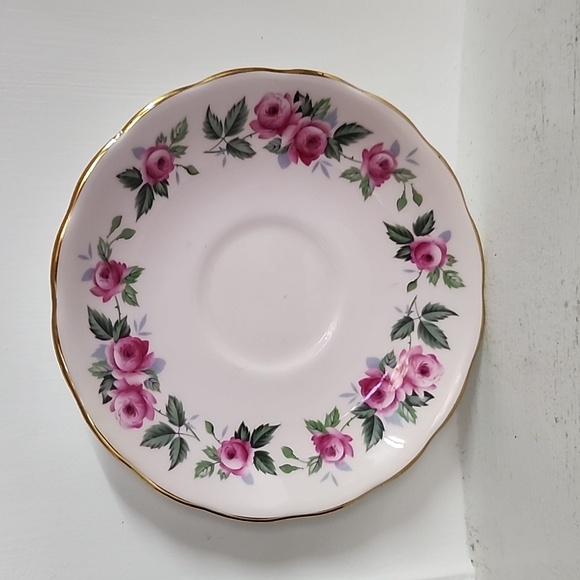 Pale Pink Colclough Tea Cup and Saucer with Roses, Pattern 8239, Vintage - Picture 2 of 9